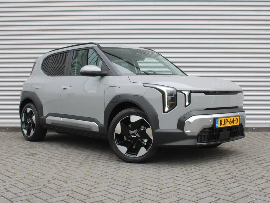 Kia EV2 Plus 42.2 kWh | Dodehoek detectie | Clima | 18'' LM Velgen | Stuur-/stoelverwarming | All seasons | Camera | Keyless | Telefoonlader | Navi |