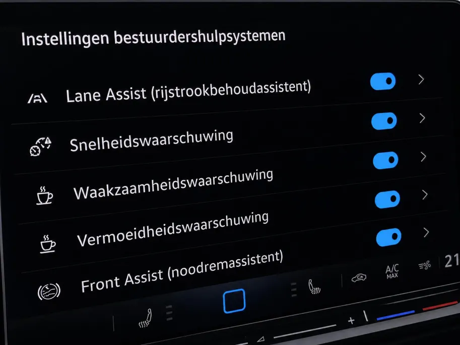 Volkswagen Golf Variant 1.5eTSI/116PK Life Edition · Navigatie · Trekhaak · Apple/Android Car Play · Stoelverwarming · Garantie t/m 26-03-2027