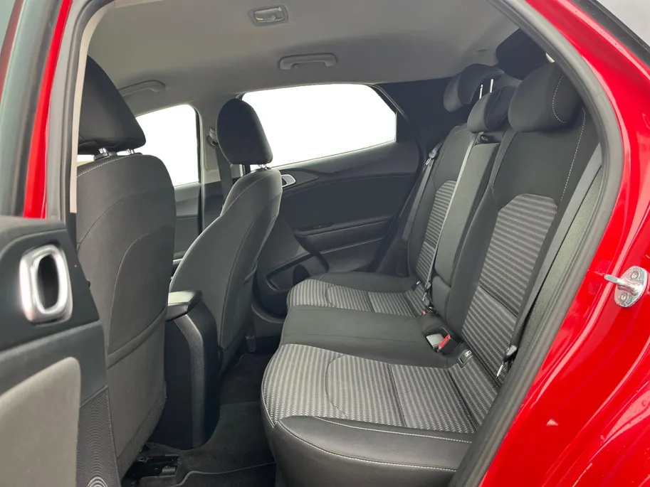 Kia XCeed 1.0 T-GDi ComfortLine | Gratis beurt bij aflevering | All seasons banden | Apple Carplay | Android Auto | Achteruitrijcamera | Climate control | Stoelverwarming | Stuurverwarming |