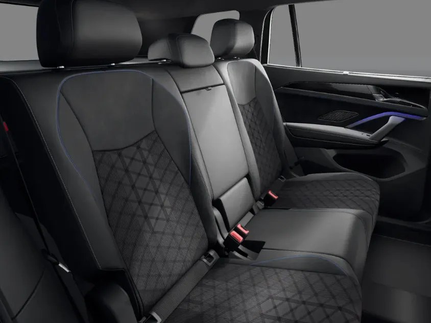 Volkswagen Tayron R-Line Edition 1.5 eHybrid 204 PK 6 versn. DSG · Black Style Pakket · Trekhaak inklapbaar, met elektrische ontgrendeling, incl. aanhangermanoeuvreerhulp Trailer Assist · Prijs is inclusief inruilpremie ·
