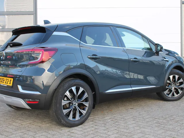 Renault Captur 1.6 E-Tech Hybrid 145 PK Intens | Camera achter en sensoren voor | LM Velgen | NAVI | Apple/Android Car play |