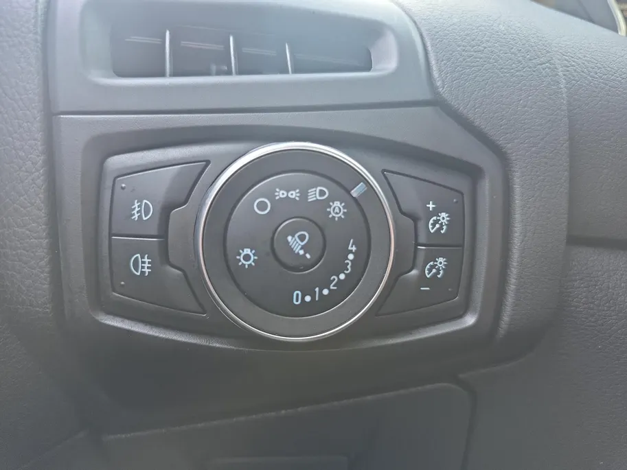Ford Focus Wagon 1.0 Titanium | Goed onderhouden! | Apple Carplay/Android Auto | Cruise Control | Achteruitrijcamera | Climate Control | Parkeersensoren rondom | 12 maanden garantie! |