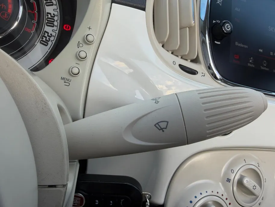 Fiat 500C 1.2 Lounge | Open Dak | Bluetooth | All Season Banden | Airco | Lederen Bekleding | LMV | 12 Maanden BOVAG Garantie
