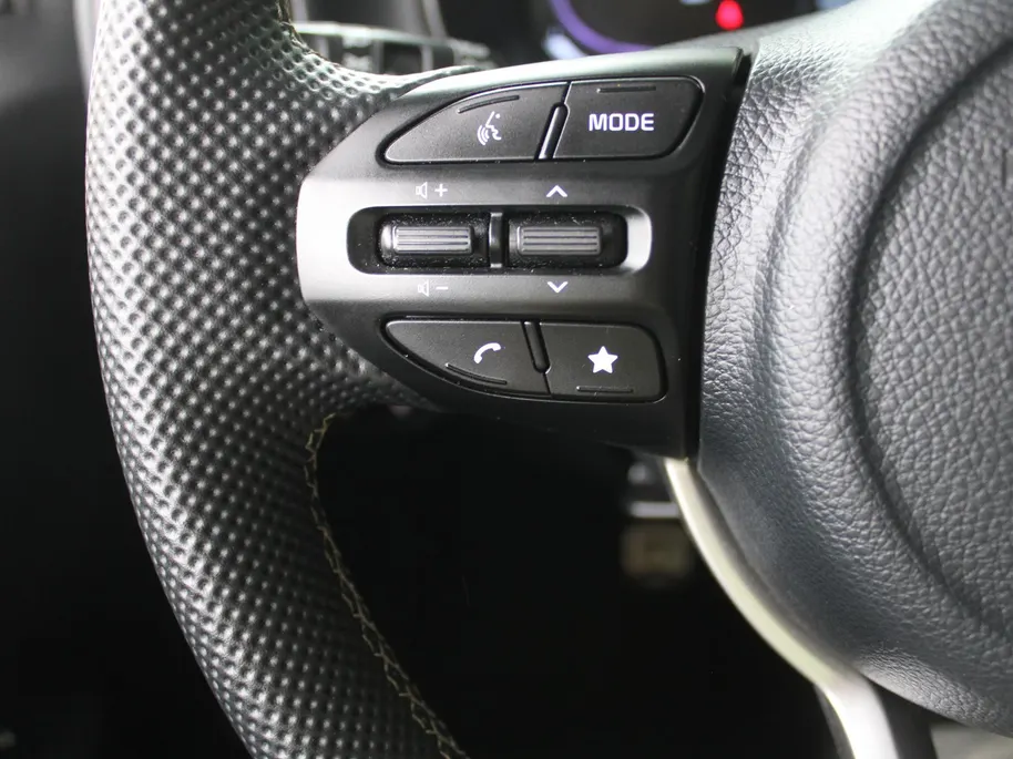 Kia Picanto 1.0 DPI GT-Line | Stuur-/stoelverwarming | Schuifdak | Camera | Dodehoek detectie | Telefoonlader | Clima | Navi | 16' LM | LED | Cruise |