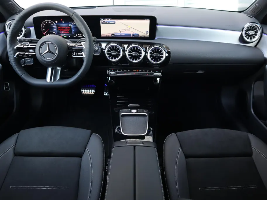 Mercedes-Benz A-Klasse 250 e 140 Year Edition l Keyless l Panoramadak l Memory