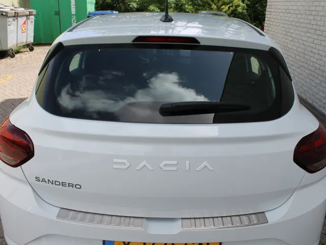 Dacia Sandero 1.0 TCe 100 PK ECO-G Expression | Trekhaak | Parkeersensoren achter | Apple car Play | Lage km stand |