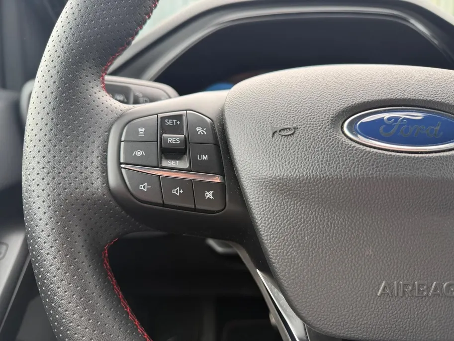 Ford Focus Wagon 1.0 EcoBoost Hybrid ST Line X | NL auto | Dealer onderhouden | 155 pk |  Automaat | BLIS| Adapt. cruise control | Winter pack | Parkeersensoren voor en achter | Achteruitrijcamera | Elektr. achterklep | B&O audio | 18' lichtmetalen velgen | Bovag ga
