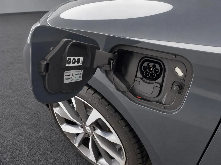 SEAT Leon Sportstourer FR Business 1.5 eHybrid 150 kW / 204 PK Station | Technology Pack | 18'' Lichtmetalen velgen | 5000,- Herwaardering!!