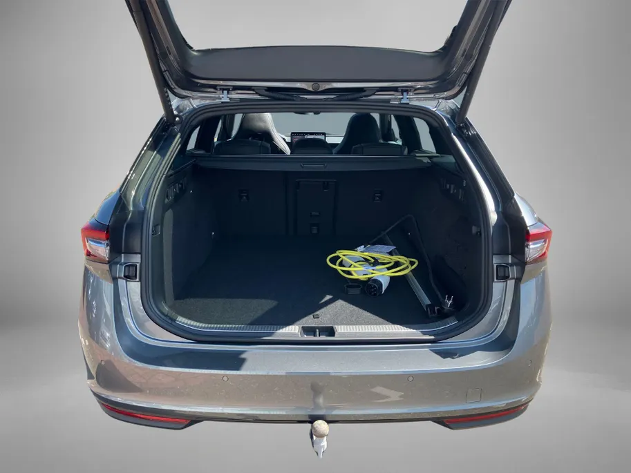Škoda Superb Combi 1.5TSI 150kW/204PK PHEV Sportline DSG · Panoramadak · Apple/Android Car Play · Camera ·  Leder/Alcantara · Trekhaak ·