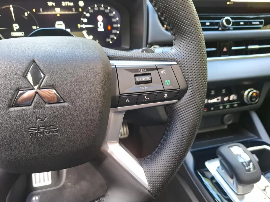 Mitsubishi Outlander 2.4 PHEV Black Edition | RIJDEND, VRAAG NAAR ACTUELE KM STAND | FULL OPTION | 360 CAMERA | STUUR, VOORRUIT, STOEL VERWARMING & VERKOELING |