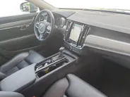 Volvo V90 2.0 T4 Momentum | Stoel en stuurverwarming | Elektrisch bedienbare voorstoelen | Camera | Lederen bekleding | Navigatie | Parkeersensoren voor en achter | Elektrische achterklep |