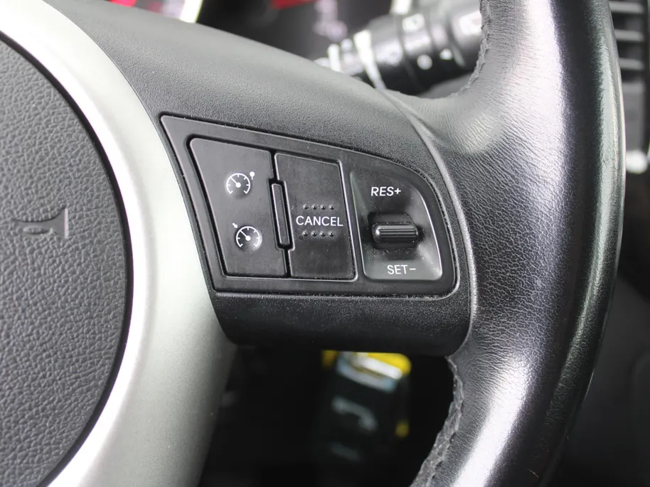 Kia Venga 1.4 CVVT First Edition | 16' LM | Trekhaak | Navi | Airco | Cruise | Camera | PDC | All seasons |