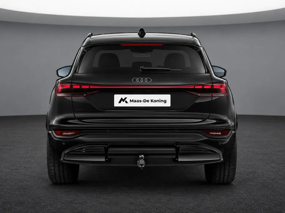 Audi Q6 e-tron S edition 83 kWh 252 PK · Glazen panoramadak · Trekhaak elek. wegklapbaar · Optiekpakket zwart