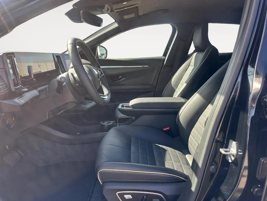 Renault Megane E-Tech comfort range iconic 60 kWh | Stuur & Stoelverwarming | Elektrische Stoelverstelling | Sfeerverlichting | Apple Carplay & Android Auto | Harman & Kardon Audio | Camera | Navigatie | Parkeersensoren | Rijdende Demo