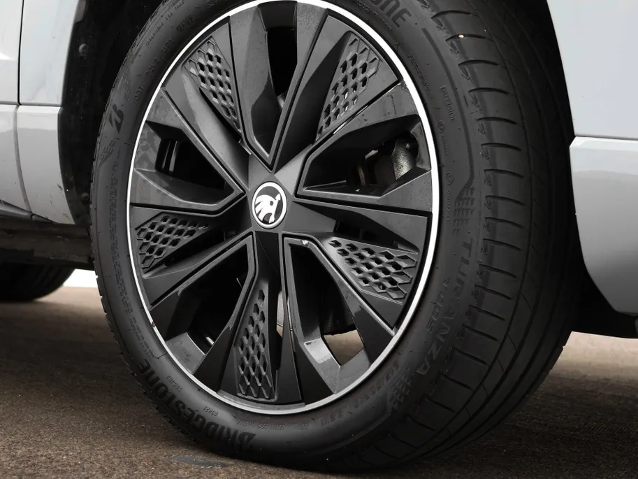 Škoda Karoq 1.5 TSI 150pk DSG ACT Sportline Business · Panoramadak · Camera · Cruise Control · Apple/Android Car Play · 18'' Inch ·