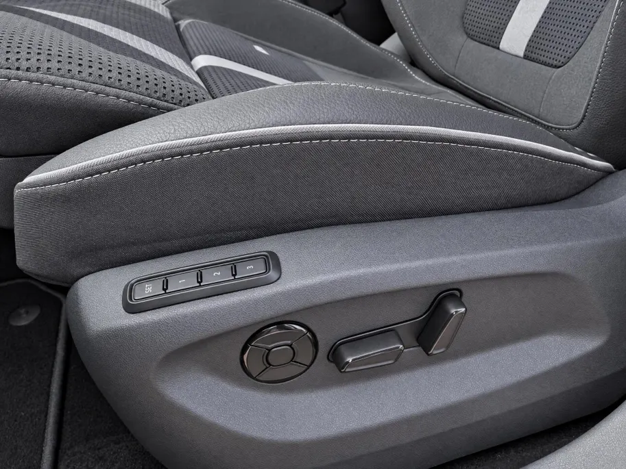 Škoda Kodiaq 1.5 TSI PHEV Sportline Business | Comfort Pakket | 20 inch velgen Rila, zwart | Parkeer Pakket | Trekhaak wegklapbaar | panoramisch schuif-/kanteldak |