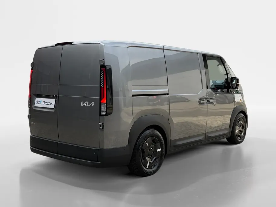Kia PV5 L2H1 Elite Executive 71.2 kWh | 416 km WLTP-actieradius | 10% - 80% laden snelladen in 30 minuten | All-season banden | Dodehoek camera | 360 camera | Parkeersensoren rondom | Stoel- en stuurverwarming | Draadloos Apple/Android Carplay | Navi