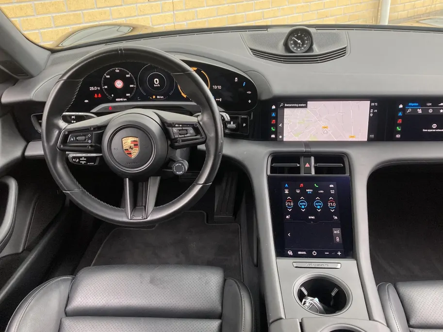Porsche Taycan Cross Turismo 4 93 kWh sport chrono - panoramadak -stoelenpakket -stoelverwarming -luchtvering