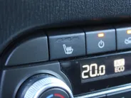 Mazda CX-5 2.0 SkyActiv-G 165 Comfort | Trekhaak | Stoel-/stuurverwarming | Dodehoek detectie | Carplay | Clima | 19' LM | Parkeersensor v+a | LED |