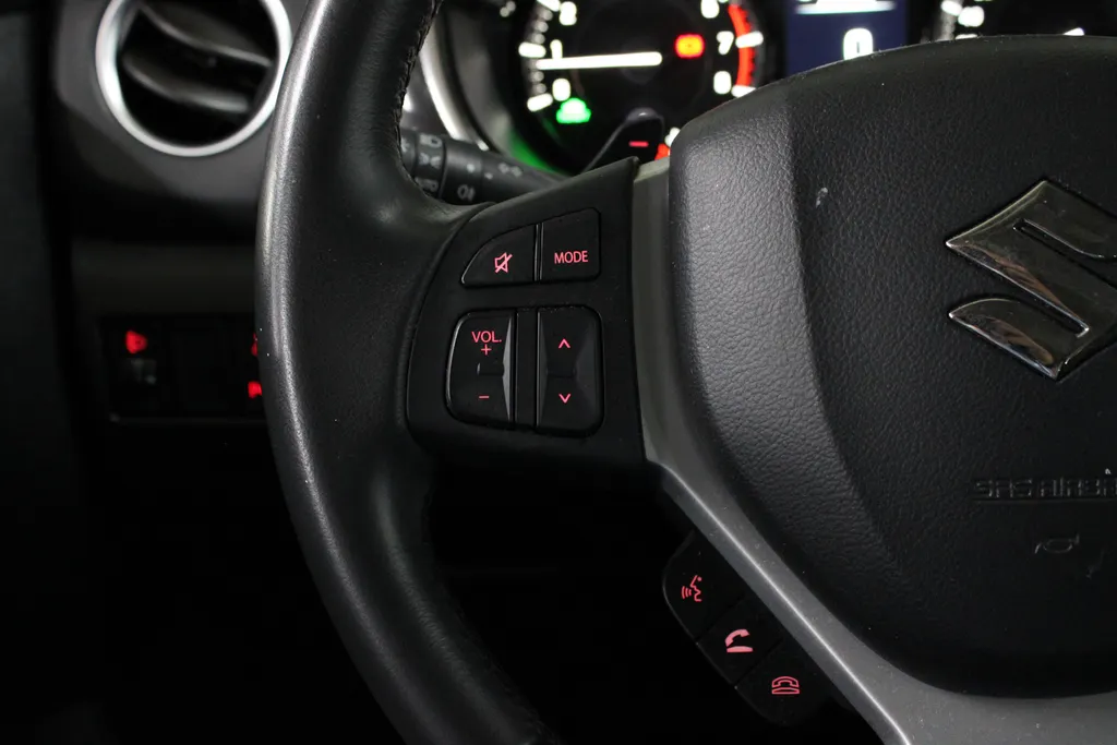 Suzuki Vitara 1.5 Hybrid Style Automaat / Trekhaak afneembaar / Camera / Navigatie / Keyless / Led verlichting /