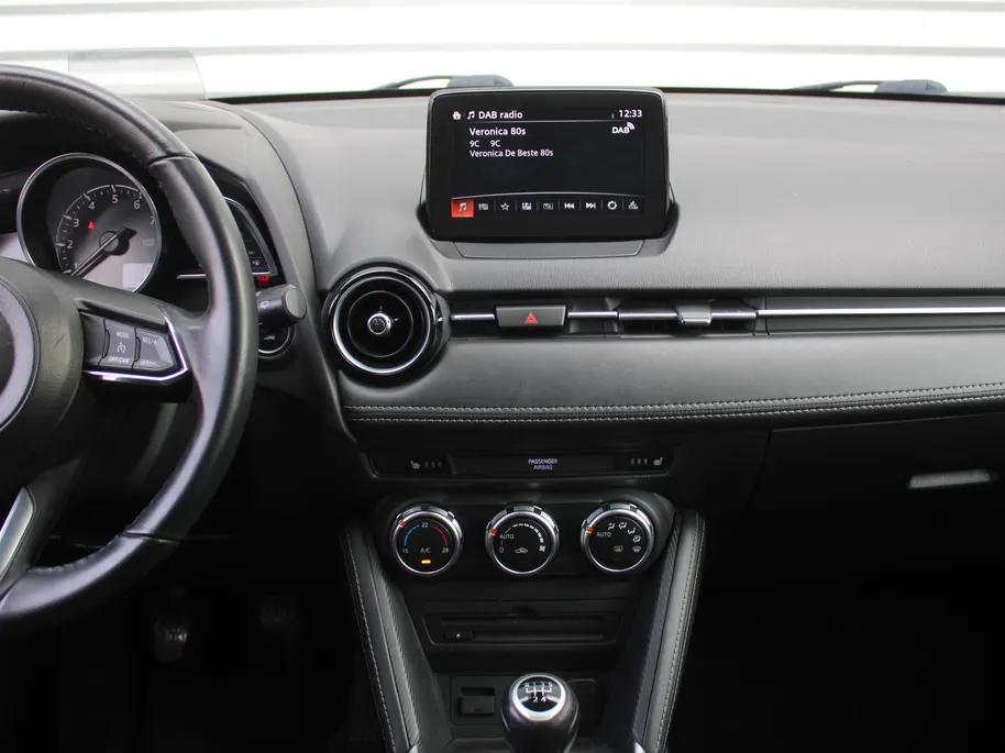 Mazda 2 1.5 Skyactiv-G GT-M | Trekhaak | Camera | Stoelverwarming | 16' LM | Navi | Cruise | Clima | Dodehoek detectie | LED | HUD |