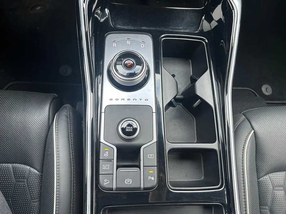 Kia Sorento 1.6 T-GDI Hybrid 2WD ExecutiveLine 5p. | Apple Carplay / Android Auto | Navigatiesysteem | Elektrisch Verstelbare Voorstoelen | Bestuurdersstoel met Geheugen | Elektrisch Schuif / Kanteldak | Elektrisch Bedienbare Achterklep | Stoelverwarming + Stoelkoeli