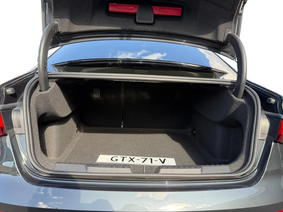 Audi A3 Limousine 30 TFSI Advanced edition | Automaat | Trekhaak | Cruise Control | All Season Banden | Climate Control | Verwarmbare Voorstoelen | Parkeersensoren Achter | Navigatie | Bovag Garantie
