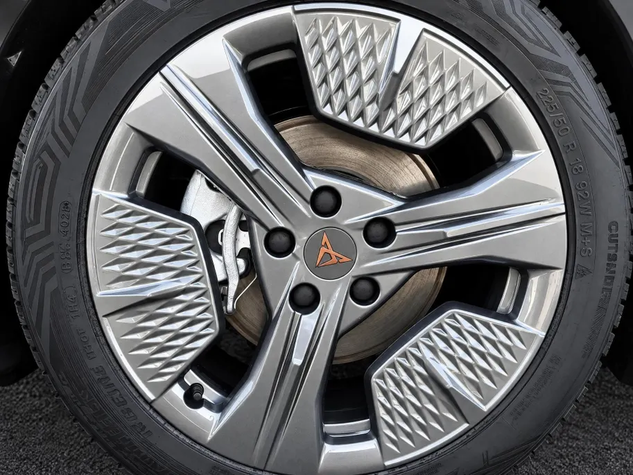 CUPRA Raval Business First Edition 56 kWh 211 PK l Stoel & stuurverwarming l 18' Defier