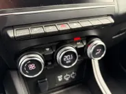 Renault Captur 1.0 TCe 90 techno Zeer lage kilometerstand  , Apple Carplay/Android Auto , navi , cruise , camera , lm velgen , parkeersensor , tel , usb .