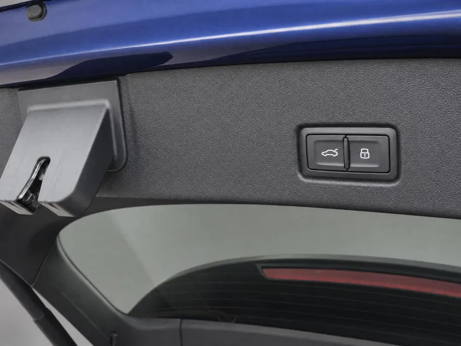Audi Q4 e-tron 45 quattro Advanced edition 82 kWh 210kW/286PK · Panoramadak · Trekhaak · Camera · Apple/Android Car Play · Adaptive Cruise Control · Elektrische stoelverstelling · Stoelverwarming · Drive select