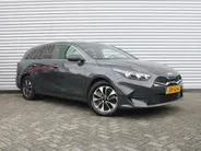Kia Ceed Sportswagon 1.0 T-GDi Design Edition | Stuur-/stoelverwarming | Cruise | Camera | 16' LM | Dodehoekdetectie | JBL audio | LED | Elektr. achterklep |