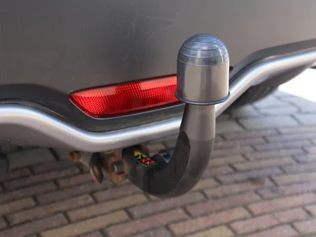 Toyota C-HR 1.8 Hybrid Bi-Tone Trekhaak | Leder | Blindspot | Stoelverwarmin