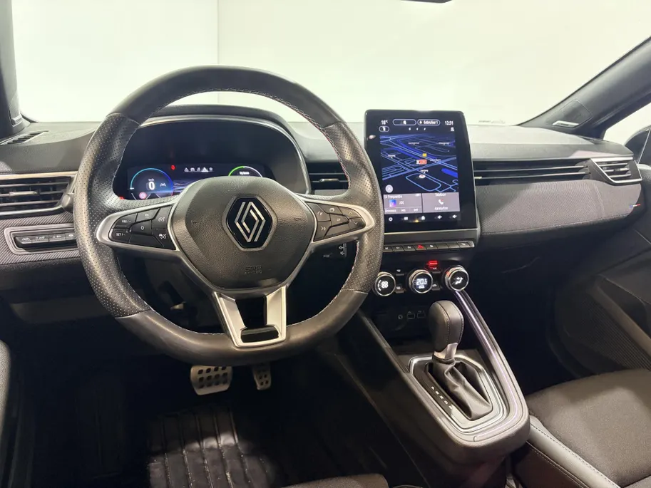 Renault Clio 145PK E-Tech Full Hybrid Esprit Alpine Automaat | 1e eigenaar | Bose Audio | Stoelverwarming | 9,3' Navi | Camera | Digital Cockpit | Adaptive Cruise Control | Climate Control | Lichtmetalen Velgen | Full LED |