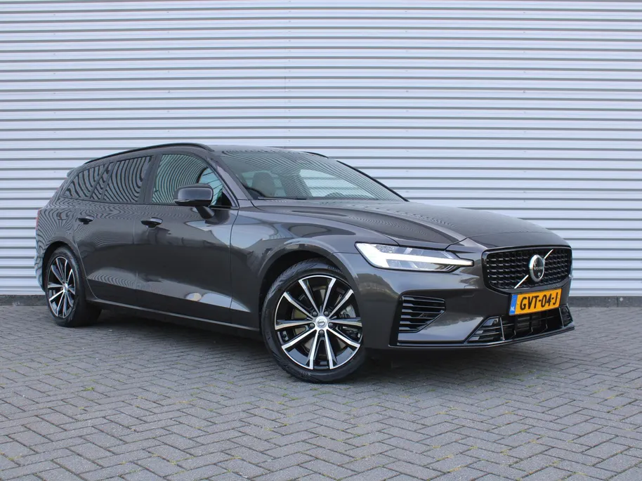 Volvo V60 2.0 T6 Plug-in hybrid AWD Plus Dark | Nappaleder | Trekhaak | HK audio | Schuifdak | Stuur-/stoelverwarming | Adap. Cruise | Dodehoek detectie | Geheugenstoelen | 360 Camera |
