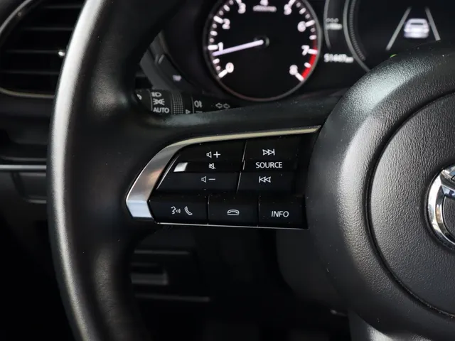 Mazda 3 2.0 e-SA-G Exclusive-line | Head-Up display | Camera