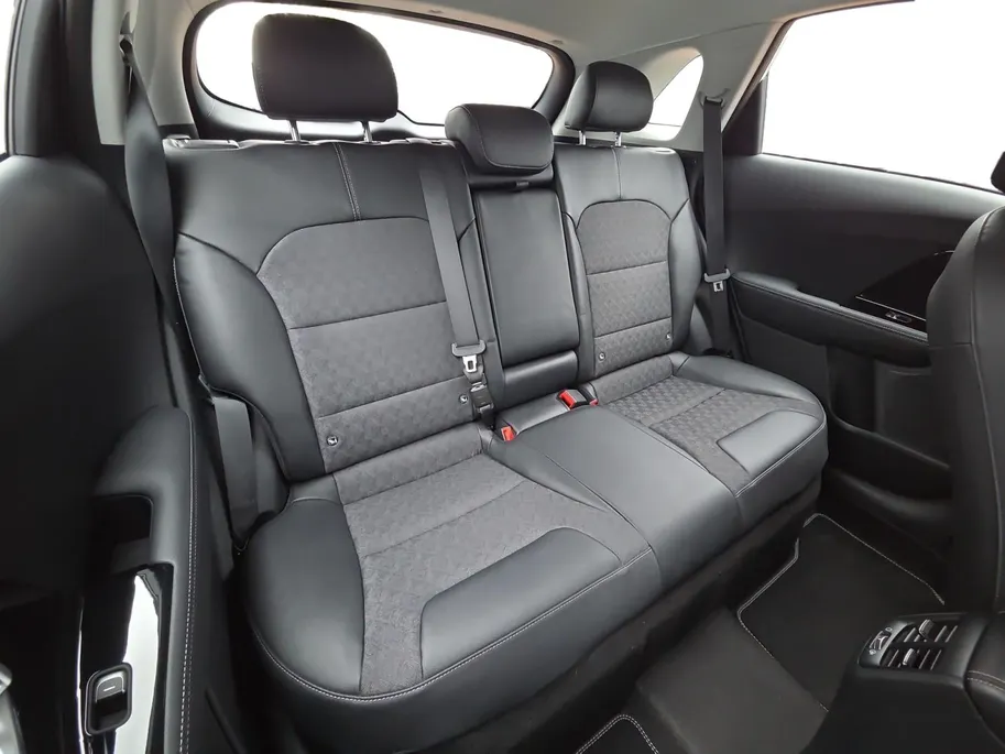 Kia Niro 1.6i PHEV DynamicPlusLine Automaat | Climate & (adaptieve) cruise control | Stoelverwarming | SOH 99,9% | Dodehoek Detectie | Carplay & Android Auto | Camera | Navigatie | 12 Maanden BOVAG Garantie | NAP