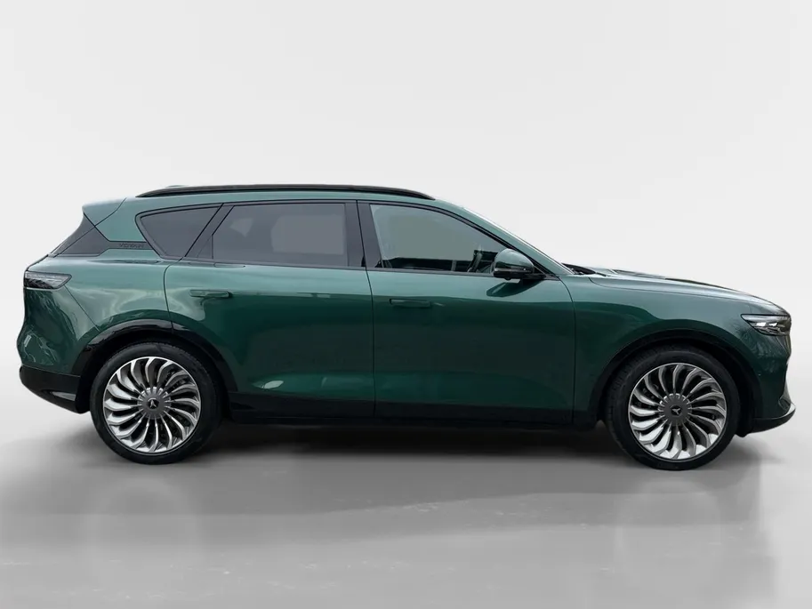 Voyah Free Flagship Edition 4WD 106 kWh | Full Option | 500 km rijbereik | Luchtvering | Stoelkoeling, -verwarming en -massage | Blackline exterieur & interieur |