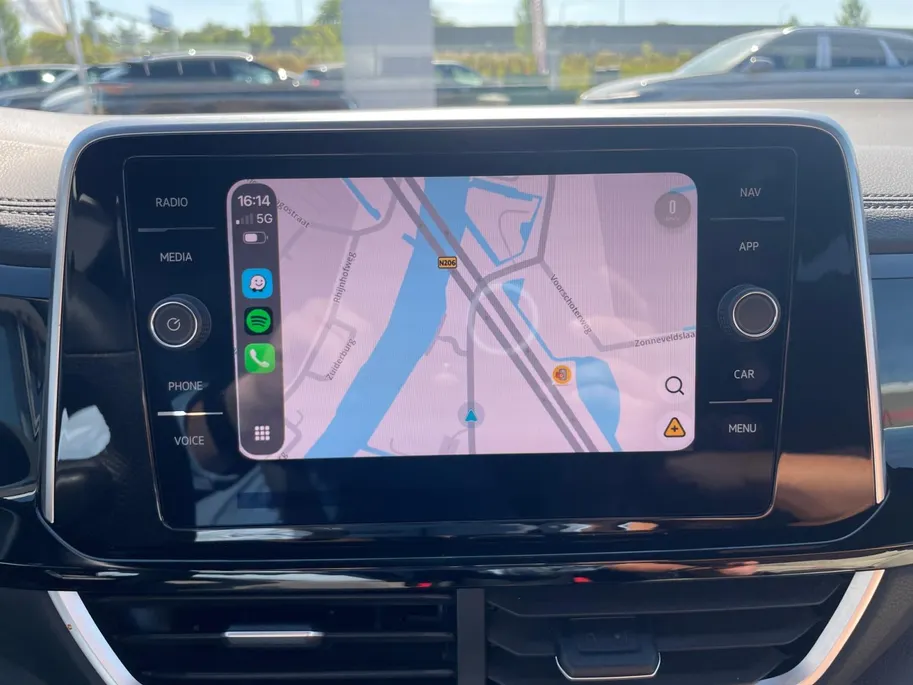 Volkswagen T-Roc 1.5 TSI R-Line Edition *Automaat*Navi via Carplay*Camera*Schuif/kanteldak*Climate Control*Adapt. Cruise Control*LM.Velgen*Zeer nette auto!