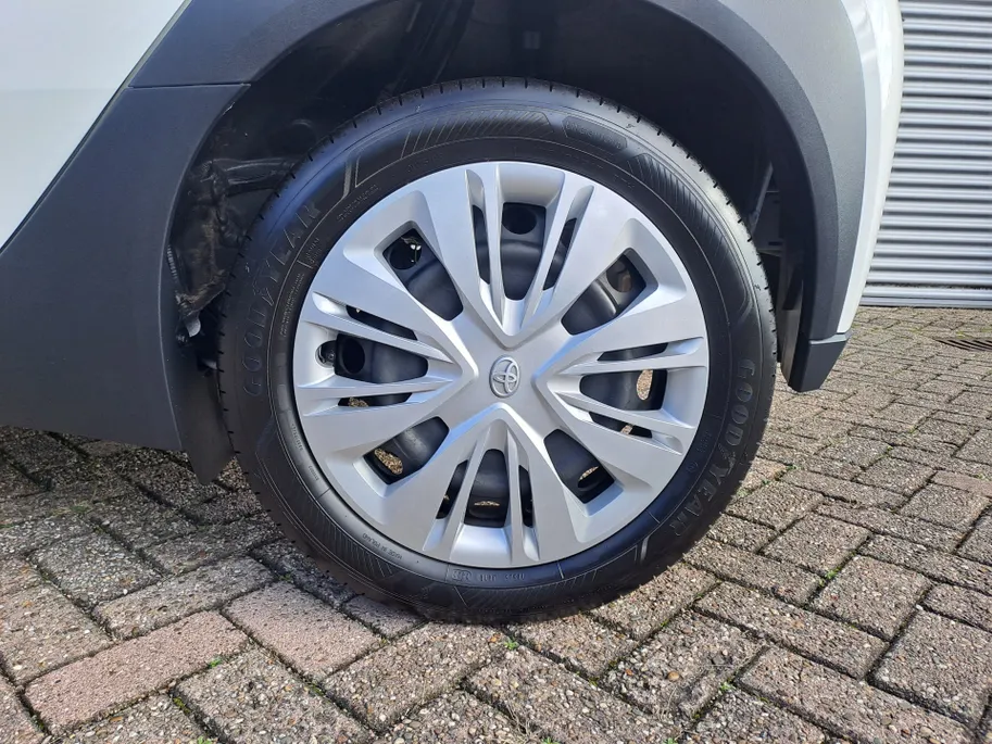 Toyota Aygo X 1.0 VVT-i MT Play | Apple Carplay/Android Auto | Cruise control adaptief | Airco | DAB | Camera