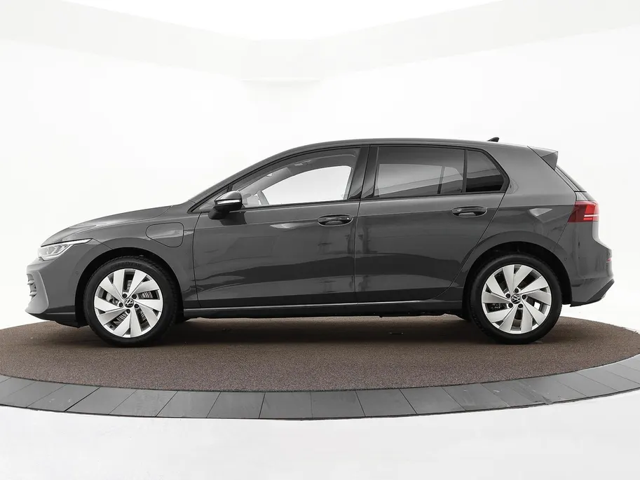 Volkswagen Golf Life Edition 1.5 eHybrid 204 PK 6 versn. DSG · Achteruitrijcamera · Draadloze telefoonlader · Comfort pakket ·
