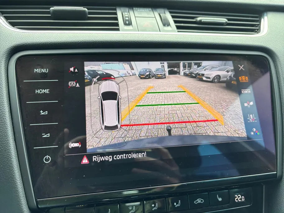 Škoda Octavia Combi 1.0 TSI Greentech Business Edition Plus | Weinig kilometers! | Afneembare Trekhaak | Achteruitrijcamera | Apple Carplay/Android Auto | Climate Control | 12 maanden garantie! |