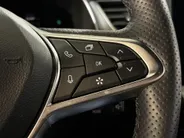 Renault Captur 90PK TCe Techno | Pack Winter | Navi | Climate Control | Camera | Parkeersensoren | Apple CarPlay/Android Auto | Lichtmetalen Velgen | Full LED | Armsteun | Digital Cockpit |