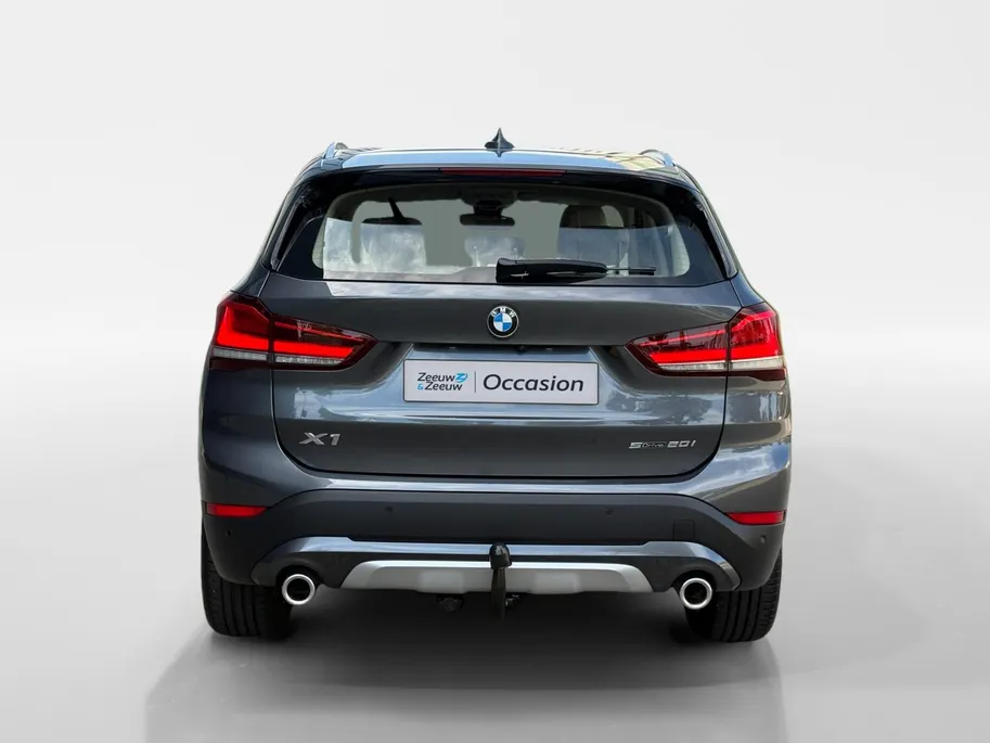 BMW X1 sDrive20i VDL Nedcar Edition | Trekhaak | Camera | Leder | Head-Up Display | Navi | Stoelverwarming | Elektrische achterklep | LED | 12 maanden Bovag Garantie