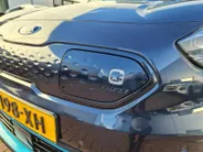 Kia e-Niro DynamicPlusLine 64 kWh | SOH 99,5 % | 3 Fase laden | 1e Eigenaar | Dealer onderhouden | Stoelverwarming | Schuif-/kanteldak | Fabrieksgarantie t/m 24-08-2029 + 3x 1 jaar |  NAP |