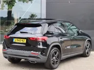 Mercedes-Benz GLA 200 Business Solution AMG l Trekhaak l Keyless l Panoramadak l Ambiente lichtpakket