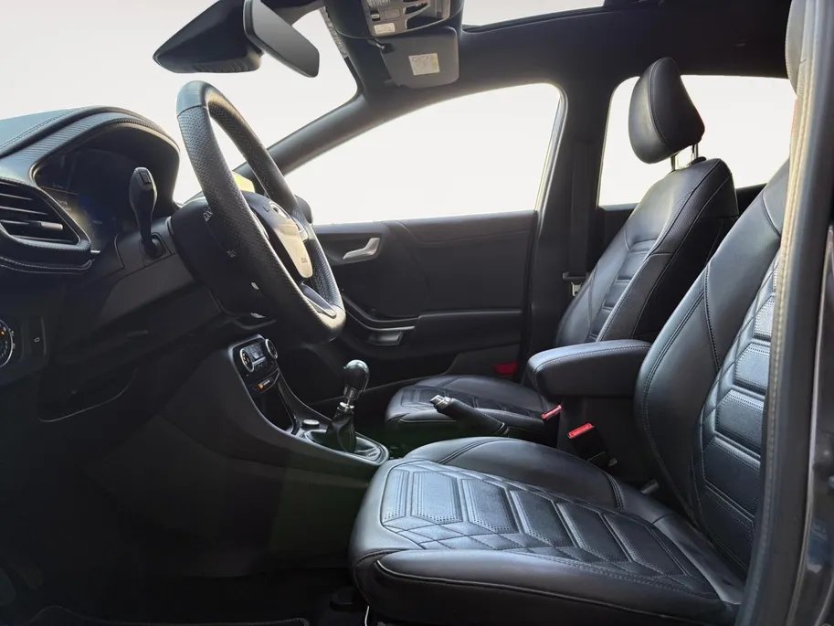Ford Puma 1.0 EcoBoost Hybrid ST-Line Vignale | Afneembare Trekhaak | Panorama Dak | Stoel/Stuur/Voorruitverwarming | Adaptieve Cruise control | Lichtmetalen Velgen |