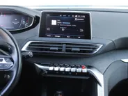 Peugeot 3008 1.6 e-THP Allure | Trekhaak | Navi | Elektr. achterklep | Camera | Apple Carplay/Android Auto | Cruise | 18' LM | All seasons |