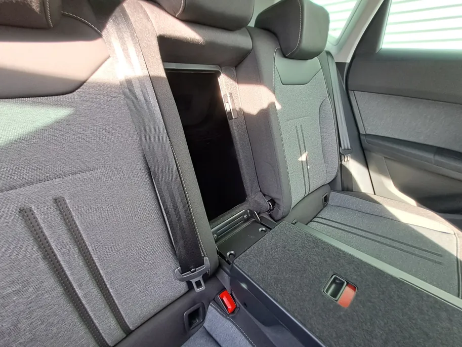 SEAT Ateca 1.5 TSI Style Business Intense | Keyless start | ECC | Navigatie | Camera | Cruise control adaptief | Apple Carplay/Android Auto | 17'' LM