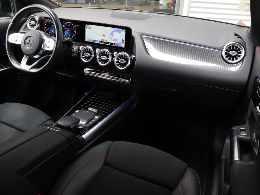 Mercedes-Benz GLA 200 Business Solution AMG l Trekhaak l Stoelverwarming l Memory