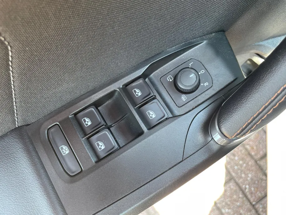 CUPRA Leon 1.5 TSI e-Hybrid Business *Automaat*Navi+Camera*Parkeersensoren*Climate Control*Winter Pack*LM.Velgen*Nette auto!